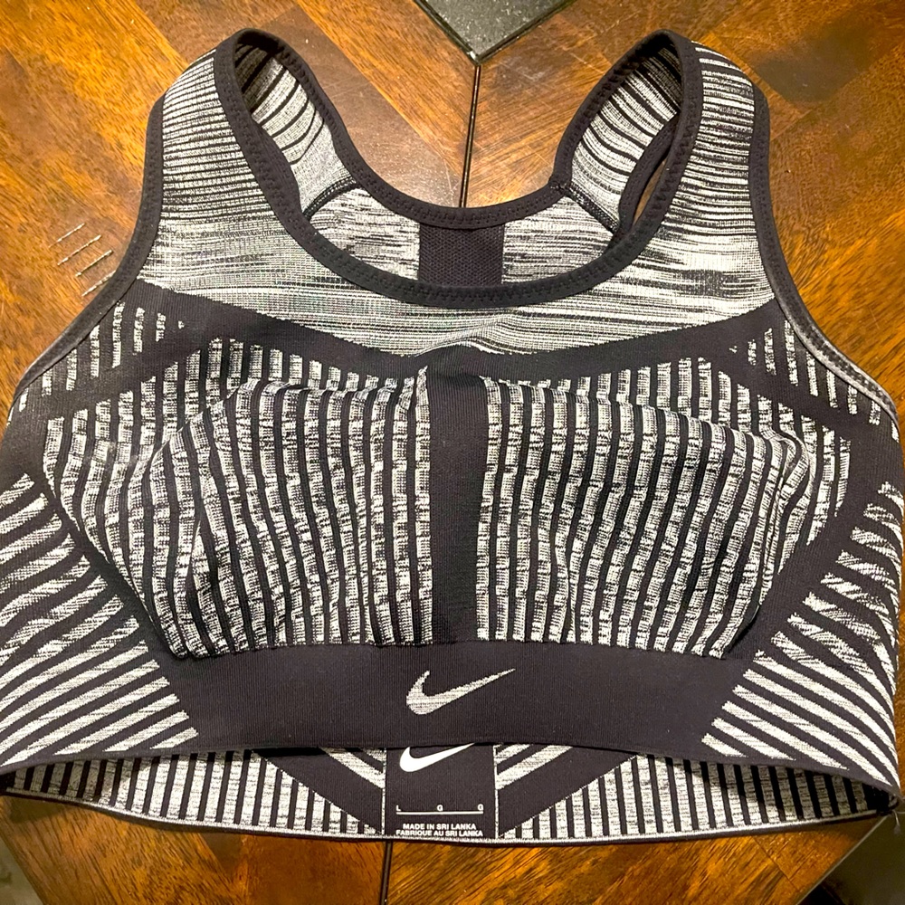 Nike Fly knot sports bra